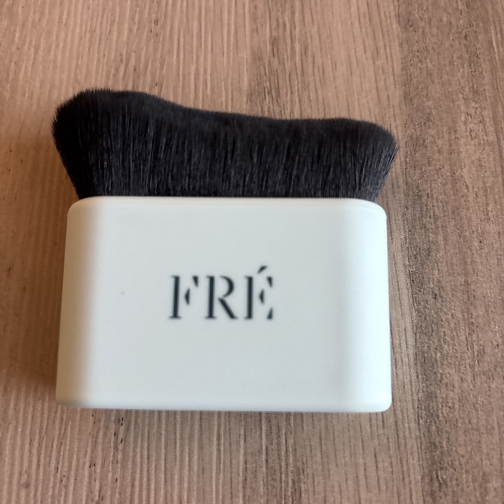 Fre Skincare Bronzing Body Brush for Seamless Streak Free Application of Bronzer